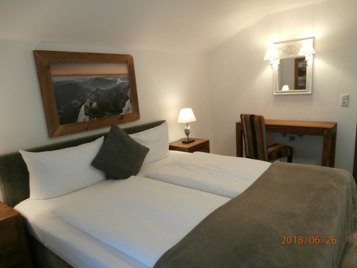 Ferienwohnung Anna Гармиш-Партенкирхен Екстериор снимка